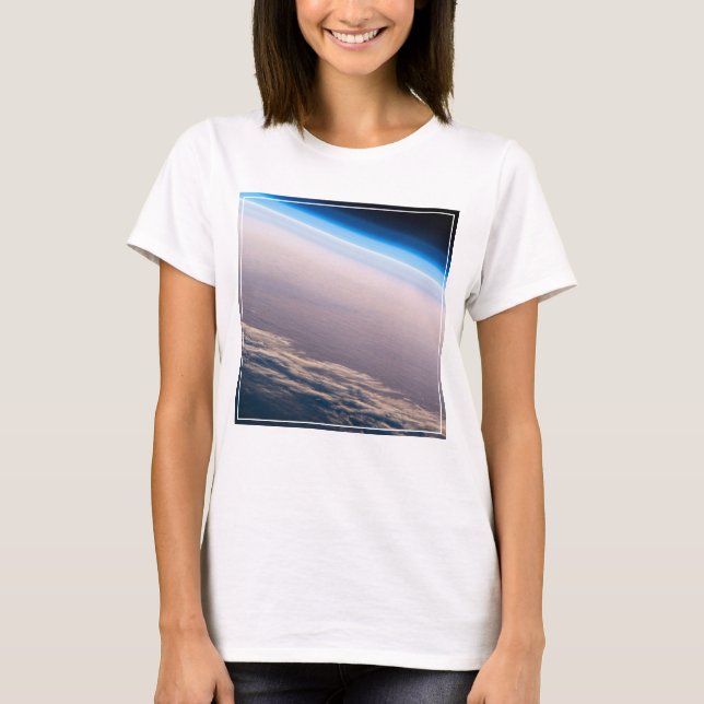 Ein orbitaler Sonnenuntergang vor der Küste von Ca T-Shirt (Vorderseite)