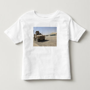 Ein Oshkosh M-ATV 2 Kleinkind T-shirt