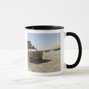 Ein Oshkosh M-ATV 2 Tasse
