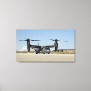 Ein Osprey CV-22 bereitet sich für Start vor Leinwanddruck