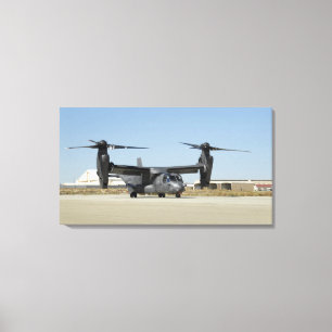 Ein Osprey CV-22 bereitet sich für Start vor Leinwanddruck