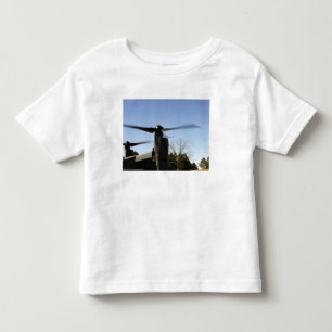 Ein Osprey CV-22 bereitet vor sich sich zu Kleinkind T-shirt