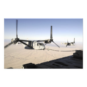 Ein Osprey MV-22 tankt midflight wieder Fotodruck