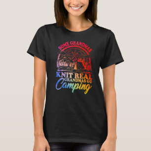 Ein paar Grandmas Strick Grandmas Go Camping Campo T-Shirt