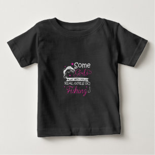 ein paar Mädchen spielen mit Puppen echte Mädche Baby T-shirt