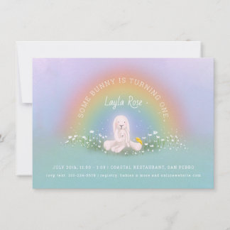 Ein paar Sonnenstrahlen drehen einen Regenbogen am Einladung