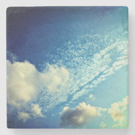 Ein paar vereinzelte Wolken Steinuntersetzer