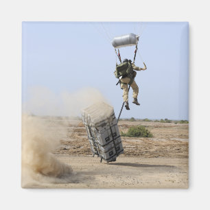 Ein pararescueman fällt in die Zone Magnet