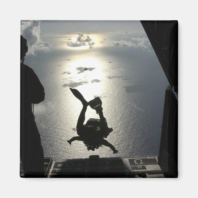 Ein Parareskuemer der Luftwaffe Magnet (Vorne)