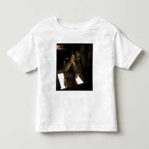 Ein Parareskuemer der US-Luftwaffe beginnt seinen  Kleinkind T-shirt