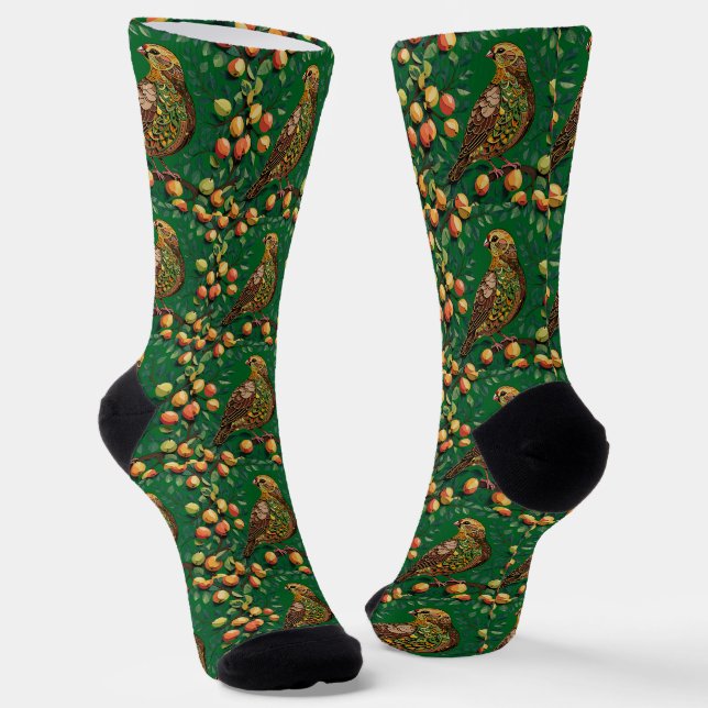 Ein Partridge in einem Birnbaum-Ausschnitt im Stif Socken (Gewinkelt)