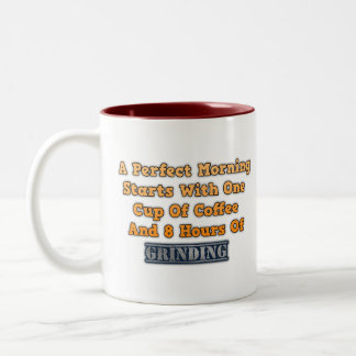 "Ein perfekter Morgen beginnt mit Kaffee und Poker Zweifarbige Tasse