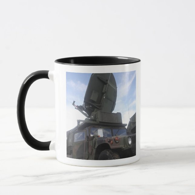 Ein Phönix-taktisches Satellitenterminal Tasse (Links)