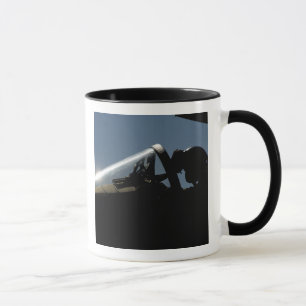 Ein Pilot bereitet den Start vor Tasse