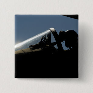 Ein Pilot bereitet sich für Start vor Button