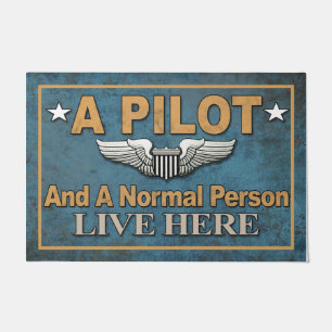 Ein Pilot und eine normale Person leben hier vor Fußmatte
