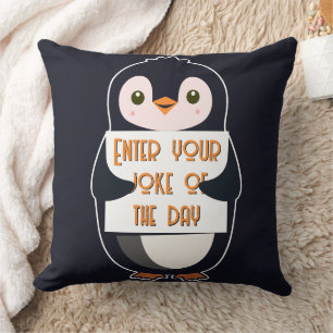 Ein Pinguin, der ein Schild mit individuellem Text Kissen