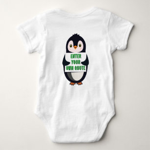 Ein Pinguin hält ein Schild mit anpassbarem Text t Baby Strampler