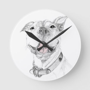 Ein Pit Bull-Lächeln Runde Wanduhr