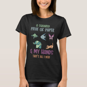 Ein quadratisches Stück Papier Origami T-Shirt