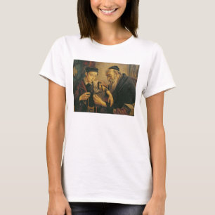 Ein Rabbiner, der die Gebetsriemen am Arm eines T-Shirt