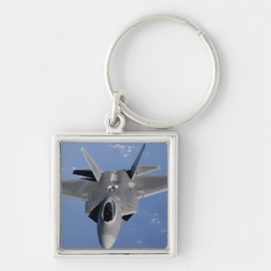 Ein Raubvogel F-22 bewegt sich in Position, um F2 Schlüsselanhänger