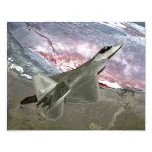Ein Raubvogel F/A-22 fliegt eine Fotodruck