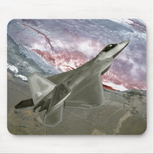 Ein Raubvogel F/A-22 fliegt eine Mousepad