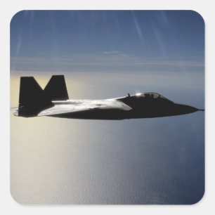 Ein Raubvogel F/A-22 fliegt eine Quadratischer Aufkleber