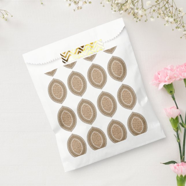 Ein rechteckiger Teppich mit einem komplizierten g Geschenktütchen (Versiegelt)