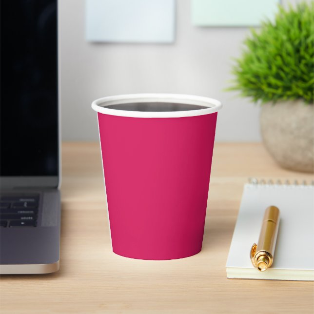 ein rosa Hintergrund mit weißem Rand Pappbecher (InSitu)