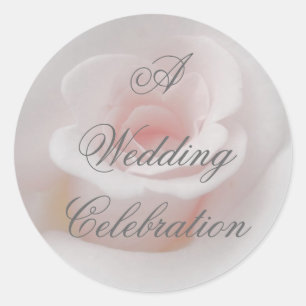 Ein rosa Rosenaufkleber für Hochzeiten Runder Aufkleber