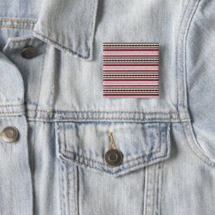 ein rot-weiß gestreiftes Muster Button