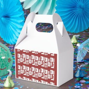 Ein roter Teppich mit einem textilen Muster wird a Geschenkschachtel