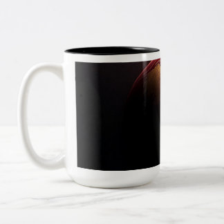 Ein roter und goldener Planet Zweifarbige Tasse