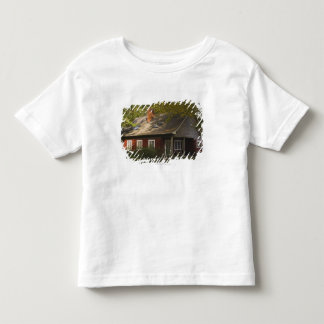 Ein rotes Klotz-Zuhause Kleinkind T-shirt