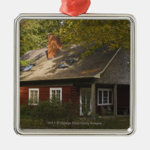 Ein rotes Klotz-Zuhause Silbernes Ornament