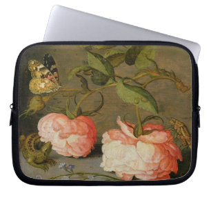 Ein ruhiges Leben mit Rosen auf einer Leiste Laptopschutzhülle