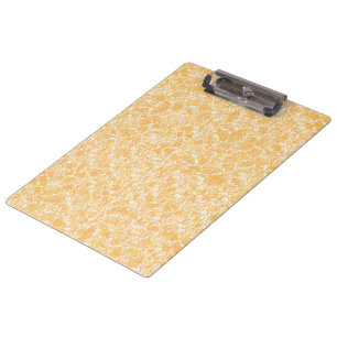 Ein runder Teppich mit einer lebhaften Mischung au Klemmbrett
