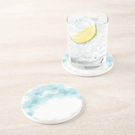 Ein rundes Keramiktablett mit einem blassblauen Getränkeuntersetzer