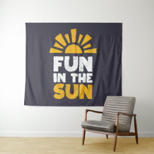 Ein Schild, das Spaß an der Sonne sagt Wandteppich