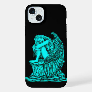 Ein schlafender Engel auf dem Stein iPhone 15 Plus Hülle
