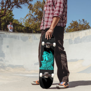 Ein schlafender Engel auf dem Stein Skateboard