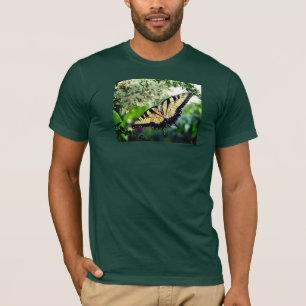 Ein Schmetterling mit gelben und schwarzen Flügeln T-Shirt
