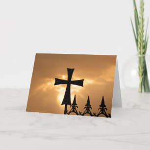 Ein Schmiedeeisenkreuz auf einem Zaun Karte