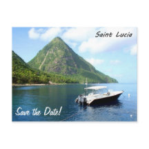 Ein Schnellboot vor den Pitons in Heiliger Lucia