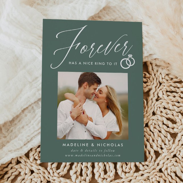 Ein schöner Ring zu ihm die Ankündigung der Verlob (Von Creator hochgeladen)