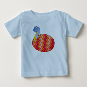 Ein schönes Osterei und ein Dinosaurier Baby T - S T-shirt