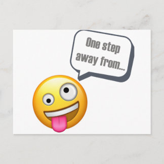 ein Schritt von der verrückten Emoji Postkarte