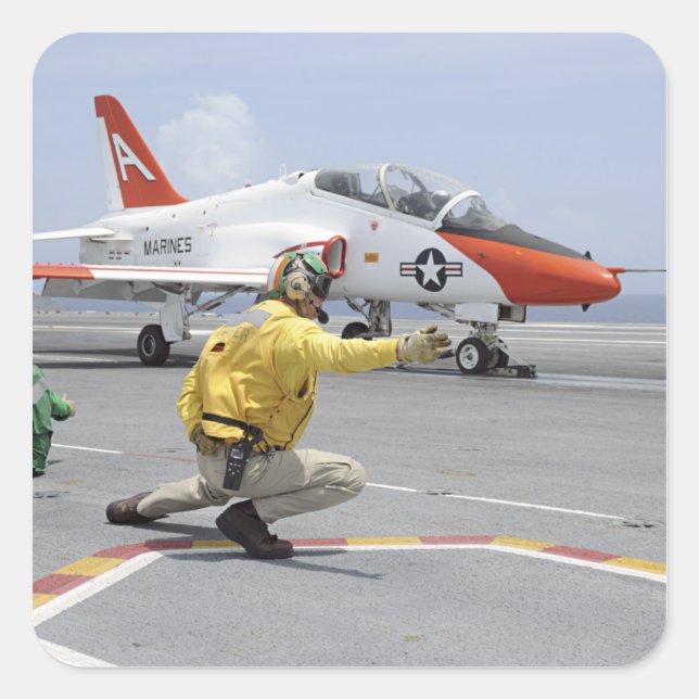 Ein Schütze an Bord des Flugzeugträgers Quadratischer Aufkleber (Vorderseite)